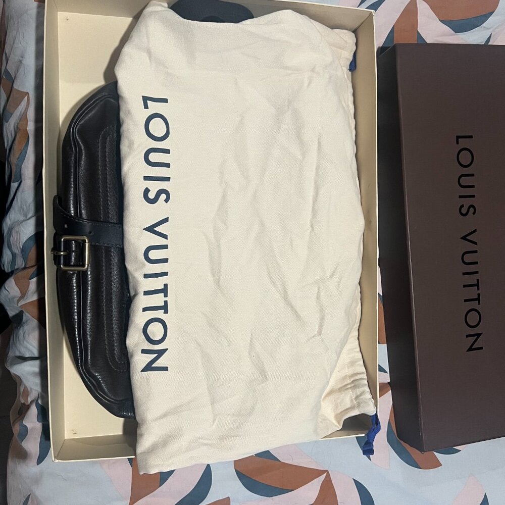 Louis Vuitton Utah leather Omaha Messenger Bag - Picture 2 of 5
